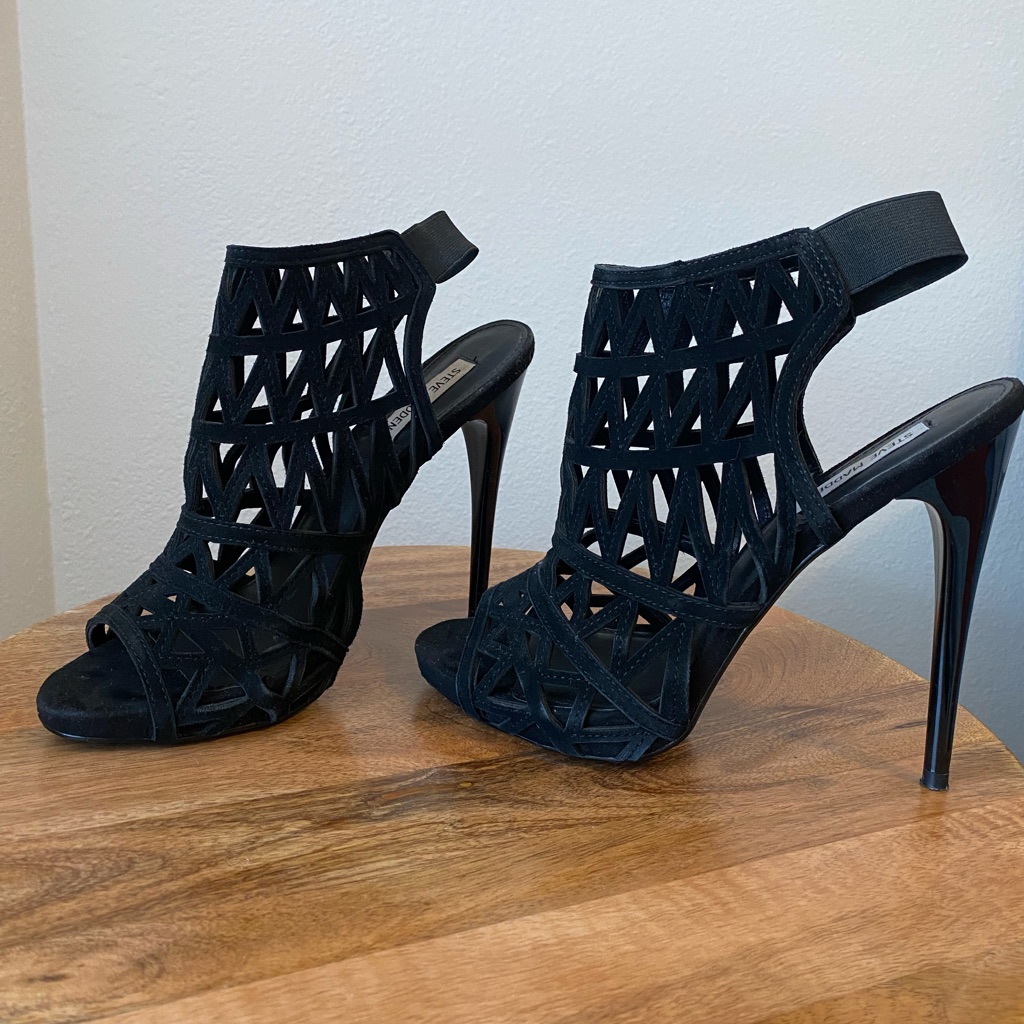 Steve Madden “Bratt” Black Suede